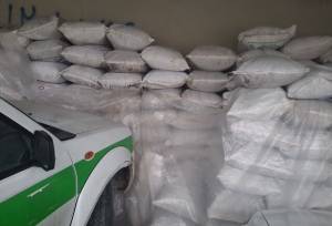 توقیف بیش از ۴ تن مکمل خوراک دام غیر مجاز در الیگودرز