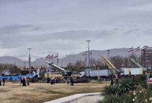 نمایش موشک‌های سپاه در مسیر راهپیمایی ۲۲ بهمن در تهران