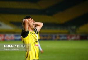 خطای خشن کار دست بازیکن سپاهان داد/ نورافکن دلاری جریمه و محروم شد