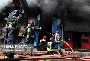 حریق پاساژ امیر رشت مهار شد