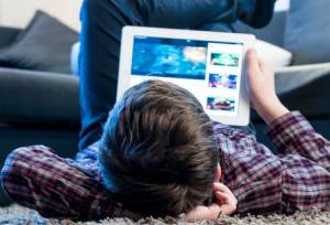 چالش‌ها و راهکارهای مدیریت حضور نوجوانان در شبکه‌های مجازی در بحران‌ها