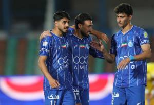 تساوی استقلال و فجرسپاسی در نیمه اول/ اشتباه فاحش آدان!