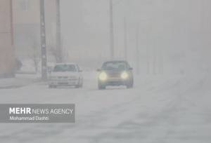 بارش برف و باران در محورهای ۱۰ استان کشور