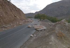 ریزش سنگ در سه محور روستایی طالقان؛ مسیرها بازگشایی شد