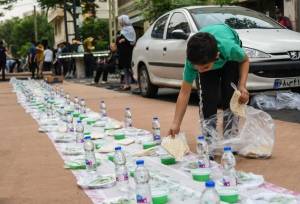 سفره‌های افطاری‌ در محلات اردبیل؛سنتی برای تقویت همبستگی اجتماعی