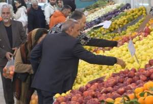 افزایش قیمت موز در بازار اصفهان/ نظارت ویژه بر عرضه میوه در آستانه رمضان