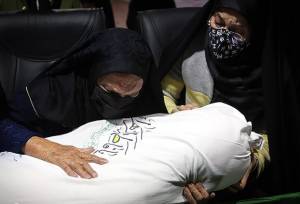 عفت گلبازی، مادر شهید باقری در زنجان درگذشت