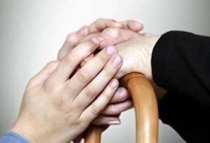 استاد حوزه: احسان به والدین امری مطلق است