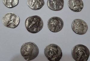 کشف ۱۵ سکه نقره تاریخی دوره اشکانی در دره‌شهر