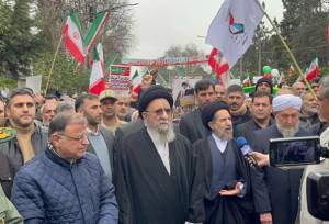 همگام با ملت؛ مسئولان در صف اول حمایت از انقلاب