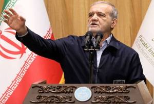 پزشکیان: مساجد تبدیل به محل پیگیری مسائل و پناهگاه مردم شود