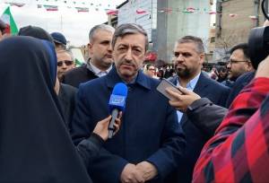 فتاح: مردم همچنان پای انقلاب و نظام ایستاده‌اند
