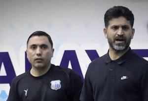 سرمربی تیم فوتسال پالایش‌نفت: در روز غیبت بازیکنان باتجربه جوانان برای‌مان ۳ امتیاز گرفتند