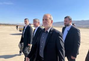 نشست پزشکیان با فعالان اقتصادی لرستان؛ مشکلات استان بررسی می‌شود