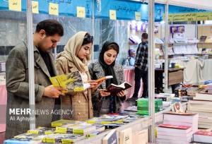 نوروزی: ۱۲ هزار جلد کتاب در نمایشگاه کتاب ارومیه به فروش رفت