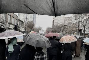 شکوه حضور مردم فریدونشهر در ۲۲ بهمن زیر بارش برف و باران