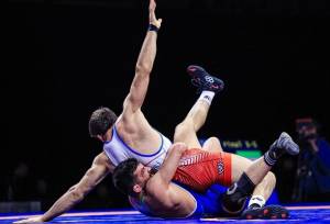 تعیین تکلیف دو وزن کشتی فرنگی در آسیا و جهان؛ مدعیان پیشتاز شدند