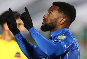 نازون بی توجه به استقلال در عربستان + عکس