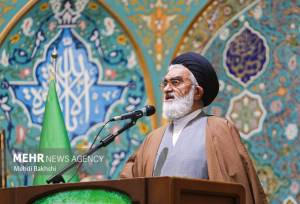 امام جمعه قم: وزیر علوم نسبت به هنجارشکنی در دانشگاه‌ها پاسخگو باشد
