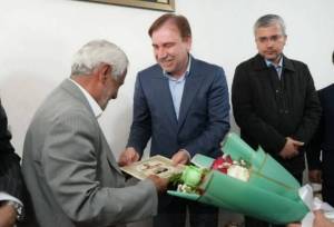 مسئولان استان بوشهر با خانواده شهید امنیت دیدار کردند