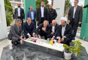 ادای احترام رئیس‌جمهور به شهدای گلستان در بدو ورود به استان