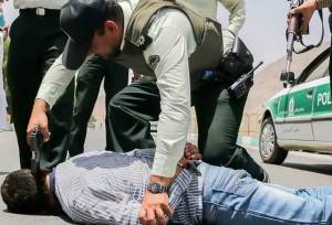 فرمانده انتظامی شاهرود: حمله خودروی حامل اتباع غیرمجاز به پلیس / یک تبعه غیرمجاز جان باخت