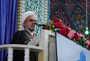 امام جمعه کرمان: باید آرامش را از رهبر معظم انقلاب یاد بگیریم