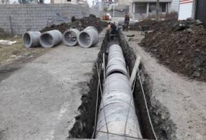 تداوم عملیات اجرایی کانال زهکشی آب‌های سطحی در خیابان‌های ملایر