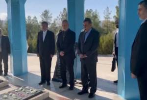 تصاویری از ادای احترام رئیس‌جمهور به مقام شهدا