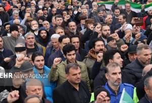 جلوه ای از حضور پرشور مردم شفت در راهپیمایی ۲۲ بهمن