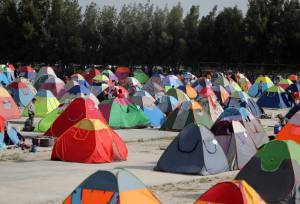 فرماندار بوشهر: کمپ‌های اسکان گردشگران نوروزی آماده شود