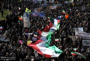 مردم با حضور در ۲۲ بهمن بار دیگر پای انقلاب ایستادند