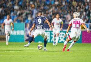 پیروزی آویسپا در حضور کوتاه مدت شهاب زاهدی