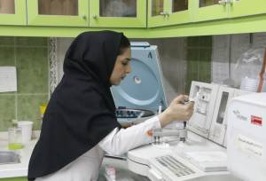 خطر افت کیفیت خدمات آزمایشگاهی در سایه بحران اقتصادی و فرسودگی نیروها