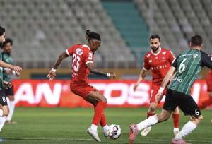 کامبک تاریخی چادرملو و تداوم بحران پرسپولیس/ جنگ آبی و زرد در صدر