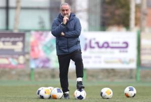 نسل جدید دیگری را به فوتبال ایران تحویل می دهم/ هر ایرانی شانس دارد