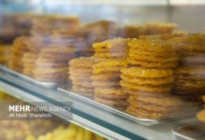 پخت زولبیا و بامیه در کارگاه‌های سنتی مشهد