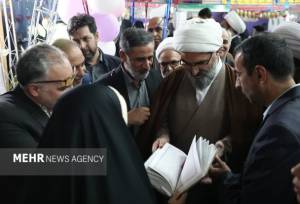 امام جمعه سمنان: «انگیزه‌بخشی» کلید ترویج کتابخوانی در نسل جوان است