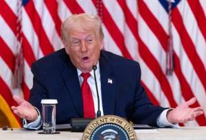 ترامپ: تعرفه واردات از همه کشورها به ۱۵ درصد افزایش یافت