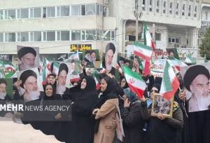 حضور پرشور ایلامی ها در آغازین ساعت شروع راهپیمایی ۲۲ بهمن