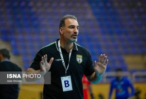 سرمربی تیم هندبال سپاهان‌نوین: در بازی‌های حساس، تصمیمات باید دقیق‌تر باشد