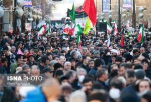 آغاز راهپیمایی ۲۲ بهمن در زنجان؛ حضور پرشور اقشار مختلف مردم در سرمای زمستان