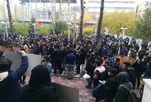 چه شد که دانشگاه عرصه فوران خشم شد؟