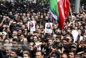 لبیک مردم خمینی شهر به فرمان رهبر معظم انقلاب در راهپیمایی ۲۲ بهمن