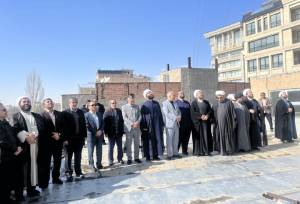 «ابرپرچم زندگی با آیه‌های قرآنی» بر بلندای شهر اردبیل نصب شد