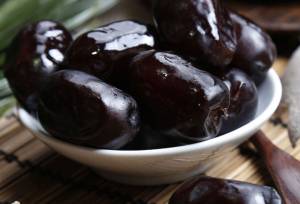 توزیع ۱۰ تن رطب مضافتی تنظیم بازار در ۳۵ مرکز عرضه مستقیم یزد آغاز شد