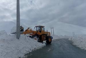 تصاویری از برف روبی محورهای مواصلاتی آذربایجان غربی