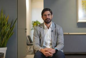 عمل لیزیک چشم و فمتولیزیک؛ راهنمای جامع، مزایا و بررسی هزینه عمل لیزیک