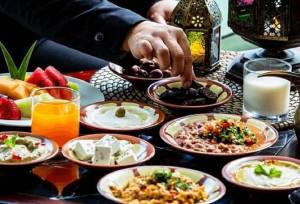 چگونه در ماه رمضان دچار کم‌آبی و اضافه‌وزن نشویم؟