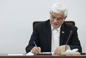 عارف: دولت را از اولین روز در شرایط جنگی اداره کرده‌ایم